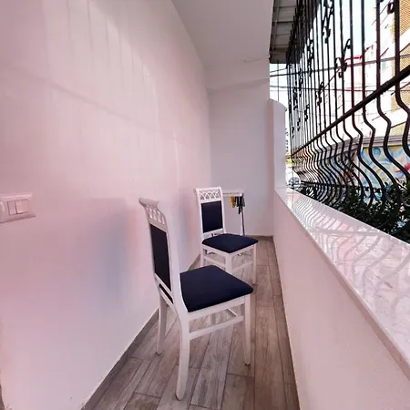 Golden Cherry * 地拉那