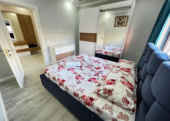 Golden Cherry * טיראנה