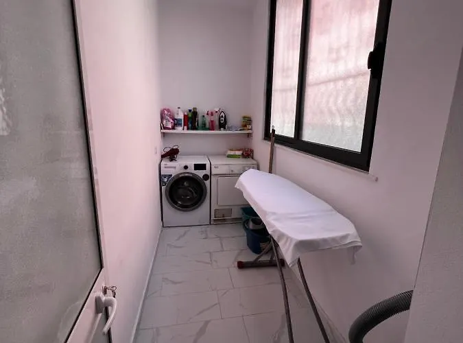 Golden Cherry * Τίρανα