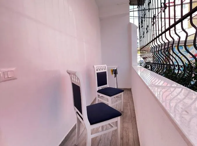 Golden Cherry * טיראנה